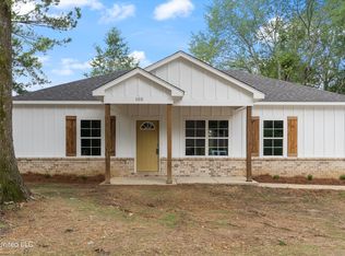 107 Gardenview Dr, Senatobia, MS 38668