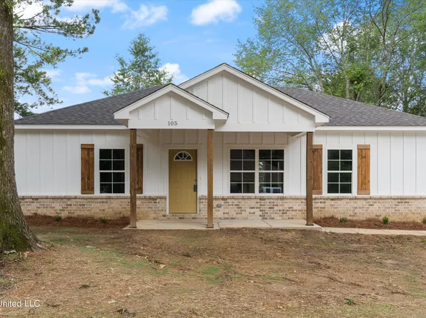 105 Gardenview Dr, Senatobia, MS 38668