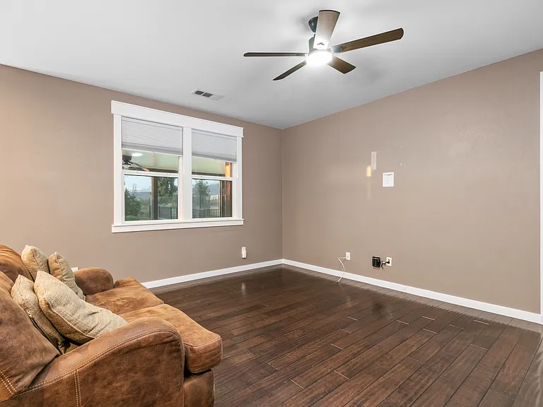 38152 Mulligan Dr — Photo 10