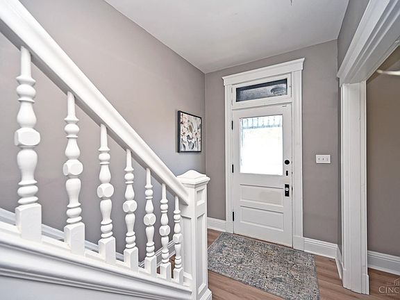 4th image of 915 Rosemont Ave