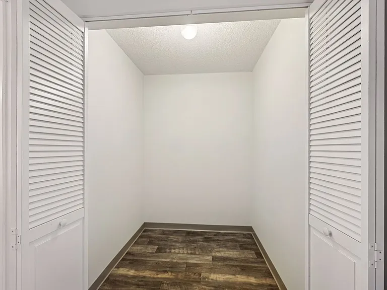 Thornton Place Apartments — Photo 11