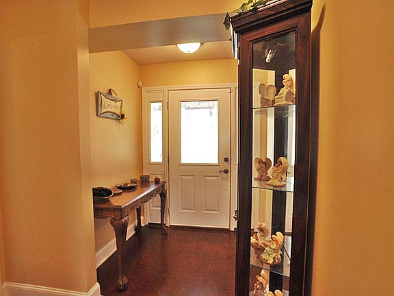 2nd image of 1549 N Hillsdale Dr
