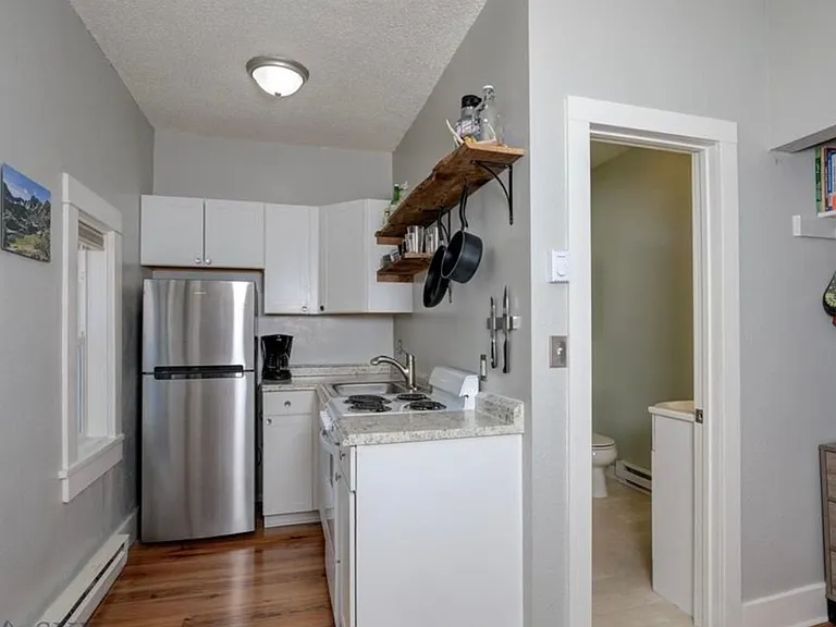 620 E Davis St — Photo 7