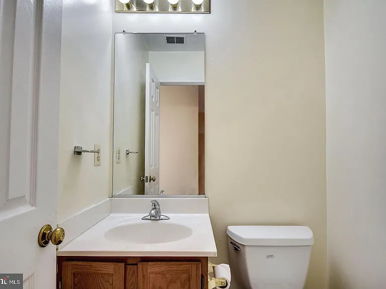 4216 Fox Lake Dr — Photo 6