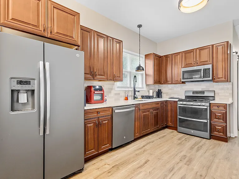 6039 Jackson Ave — Photo 8