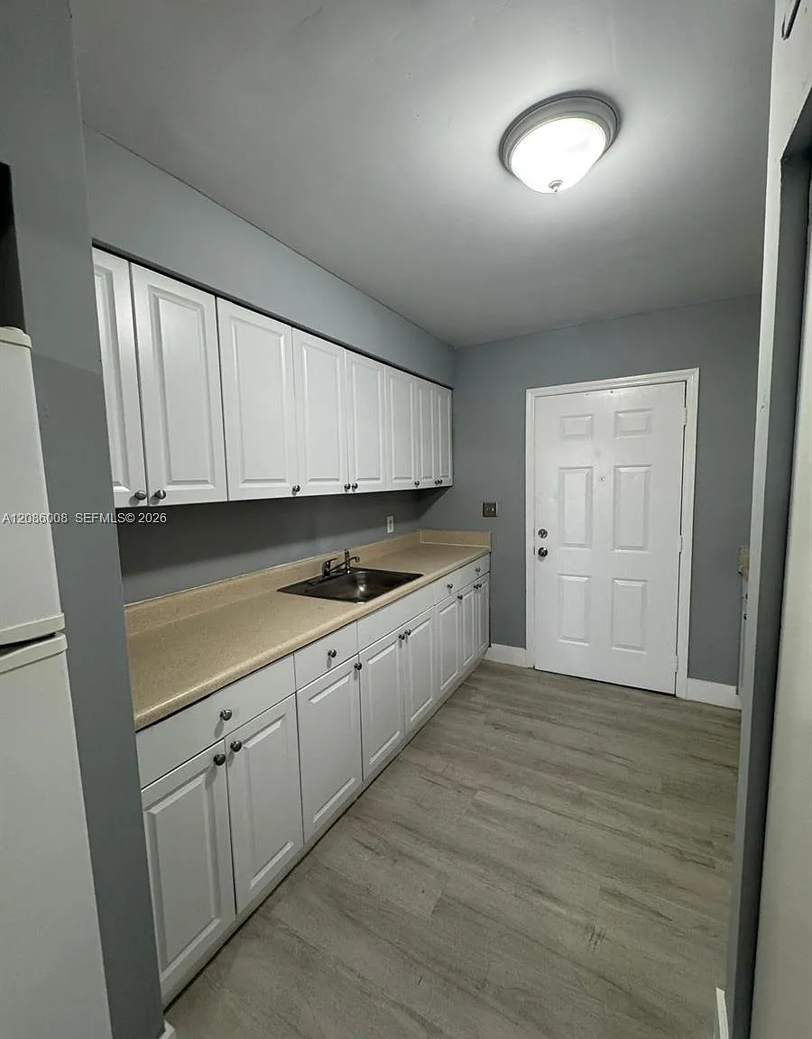 2920 Pierce St — Photo 3