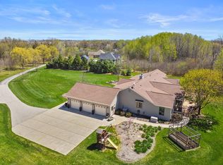 2323 Ridgewood Rd, Grafton, WI 53024
