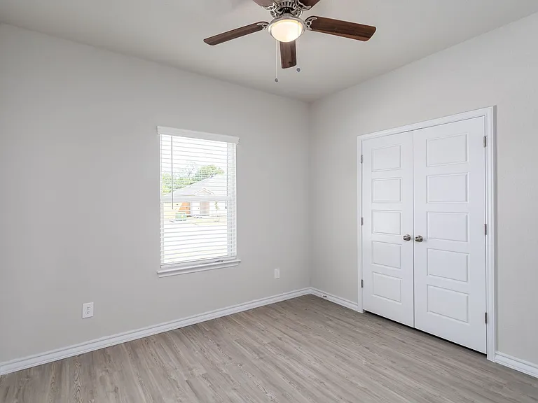 502 Hudson St — Photo 8