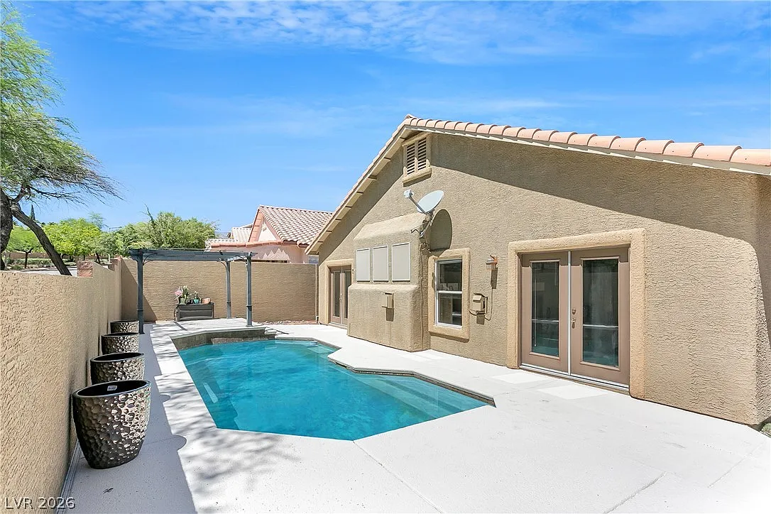 3 bed, 2.0 bath, 1751 sqft, $3,250 — Photo 4
