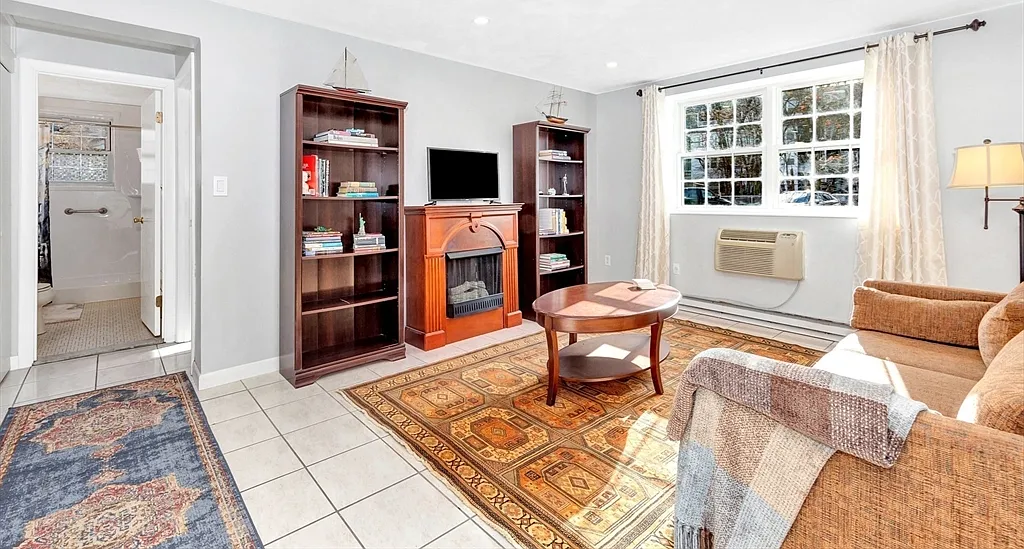 1 bed, 1.0 bath, 641 sqft, $2,250 — Photo 1