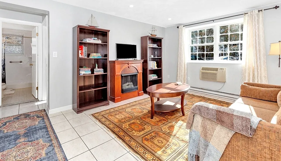 7 Colonial Village Dr #2