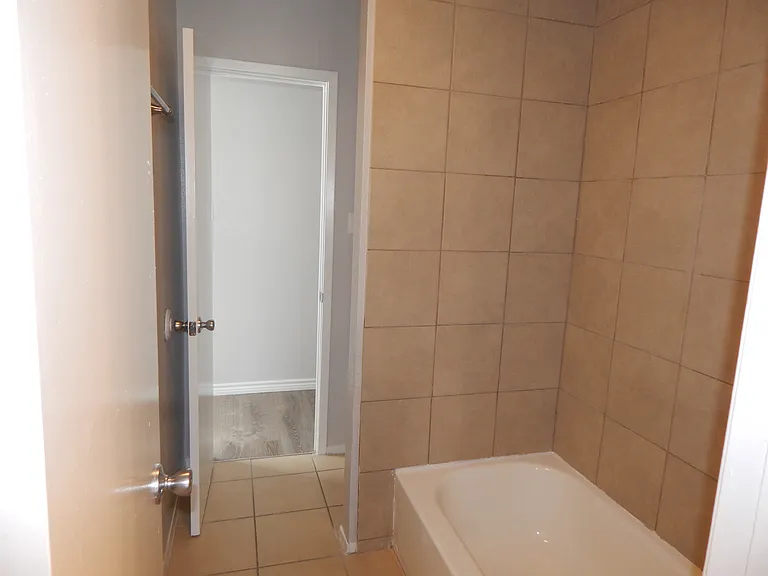 River Oaks Apartments — Photo 36