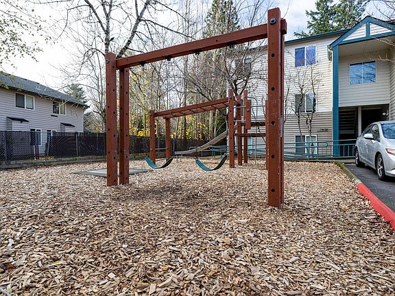 4th image of 805 NE Kane Dr #304A