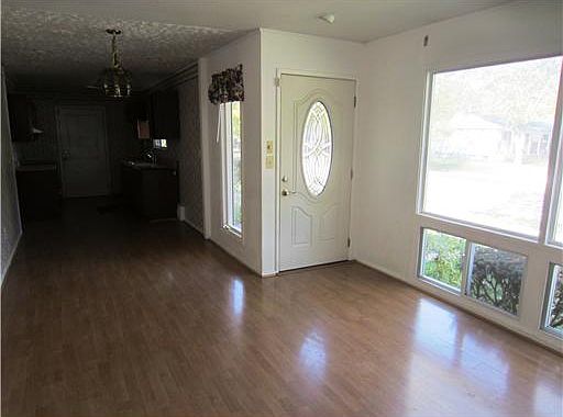 5th image of 2205 N Circle Dr