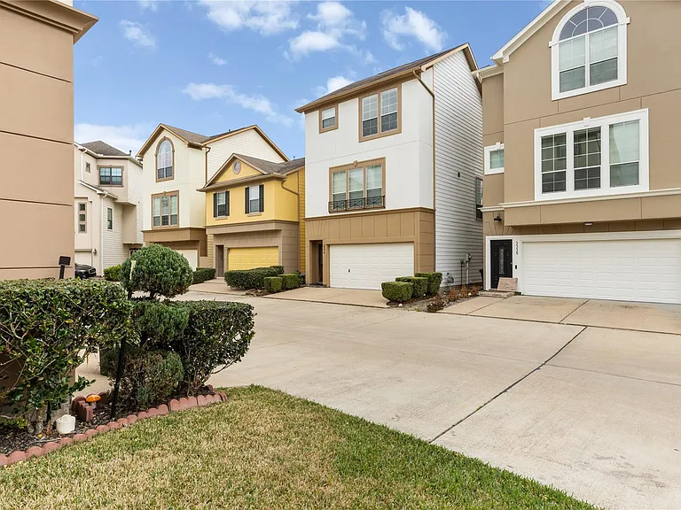 3334 Clearview Villa Way — Photo 2