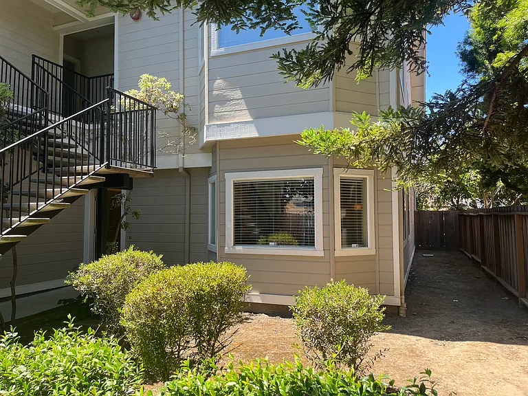 1240 Elmer St #A — Photo 2