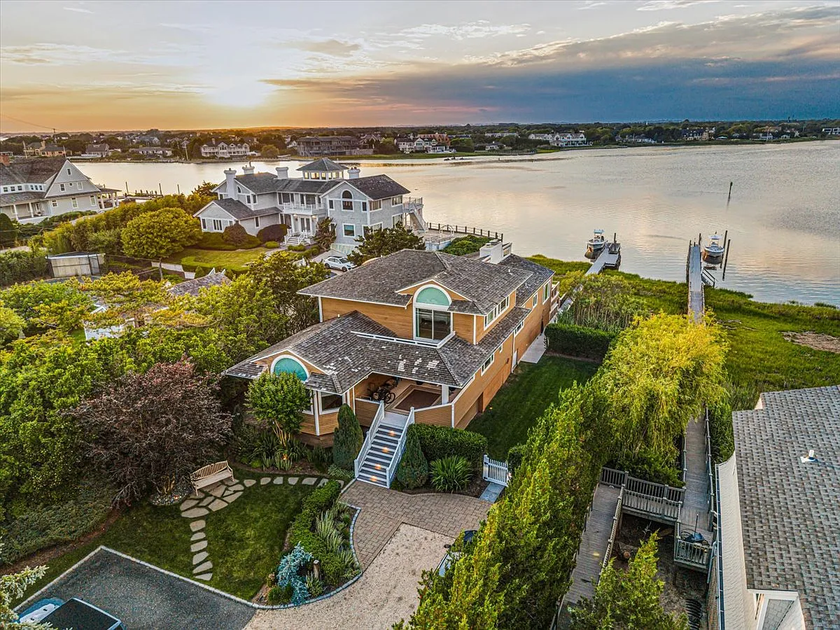 Discover the delight of renting WHB Bayfront in the Off Season — Photo 2