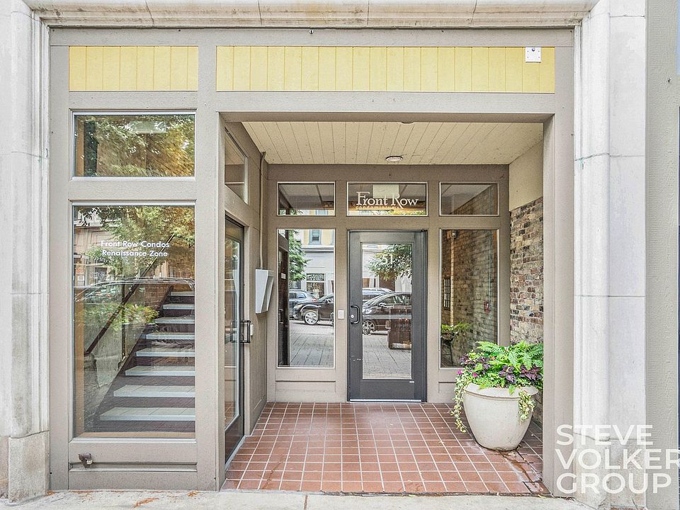 51 Monroe Center - Entrance