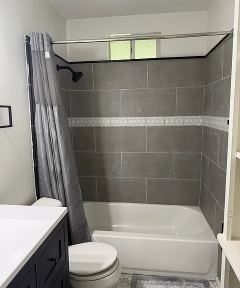 1515 E Bowie St — Photo 5