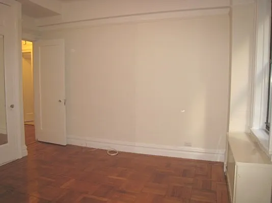 Rented by Metropolitan Equities | media 21