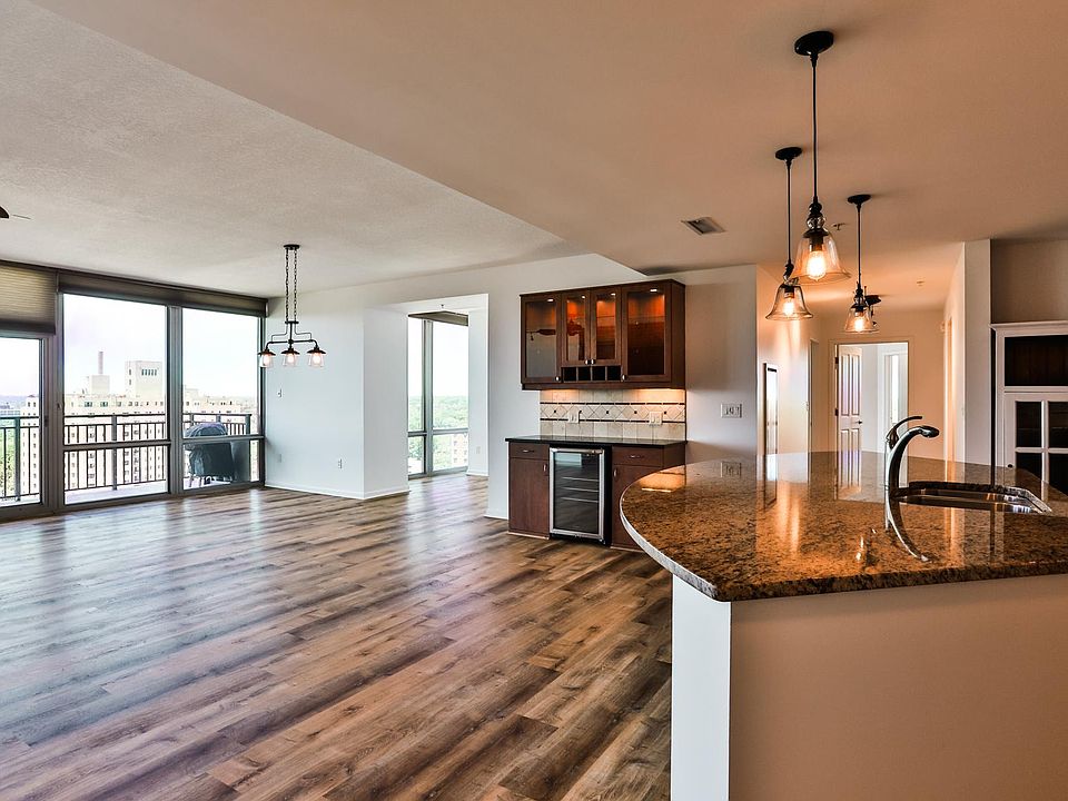 1st image of 4909 Laclede Ave #1660