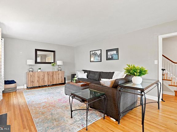 5th image of 415 Charles Ln