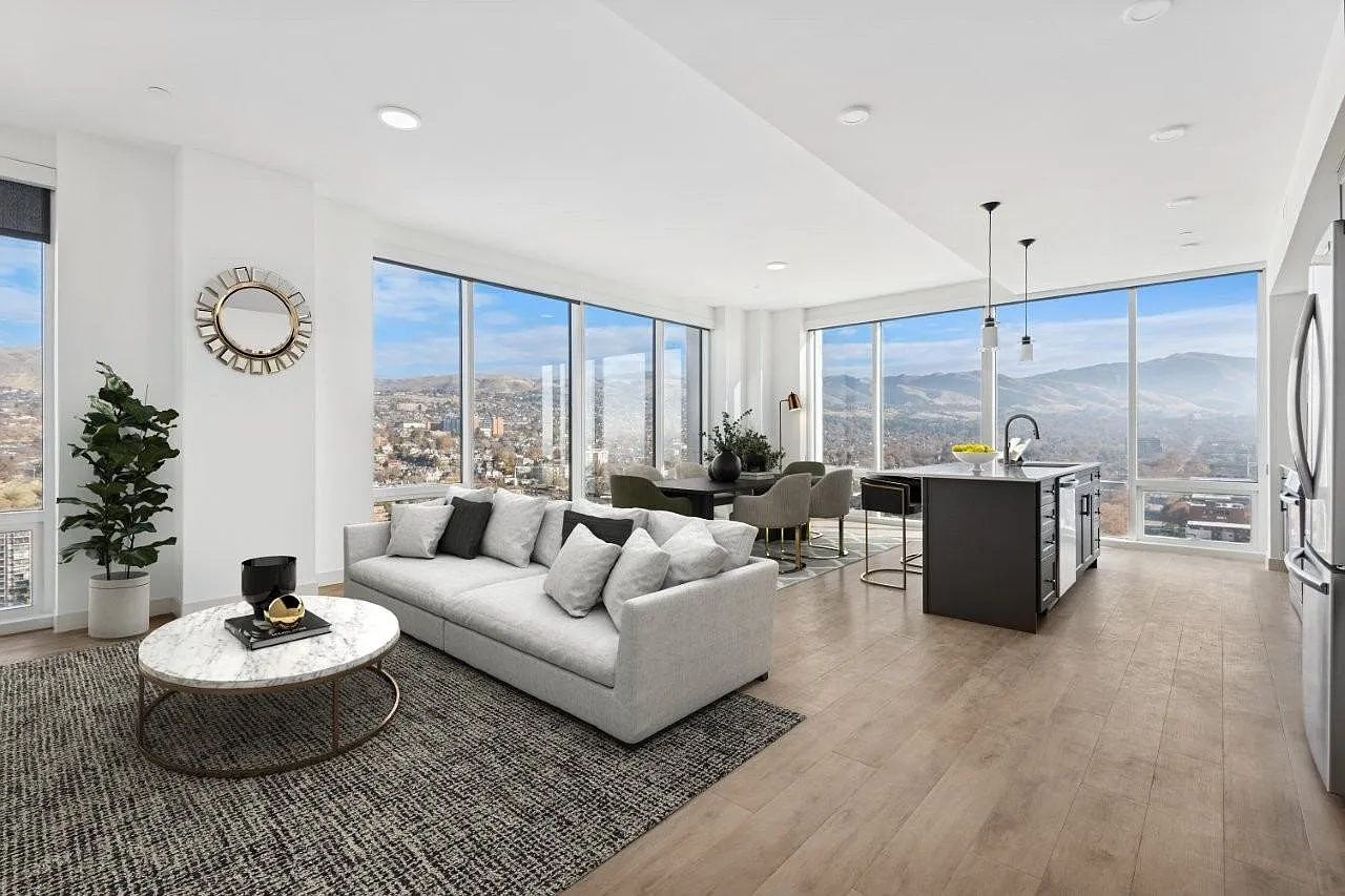Seraph Luxury Downtown Apartments — Photo 1