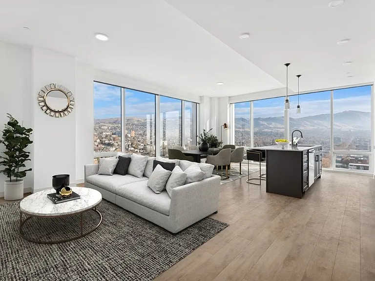 Seraph Luxury Downtown Apartments — Photo 1