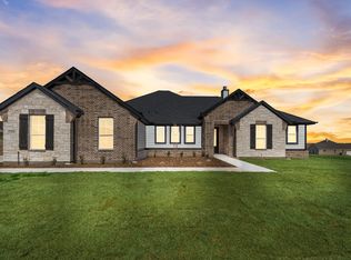 135 Llanos Dr, Decatur, TX 76234