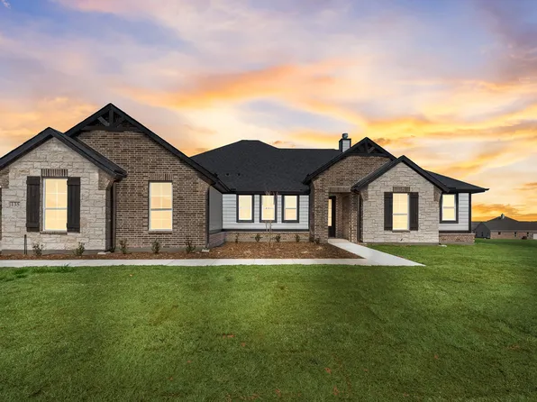 135 Llanos Dr, Decatur, TX 76234