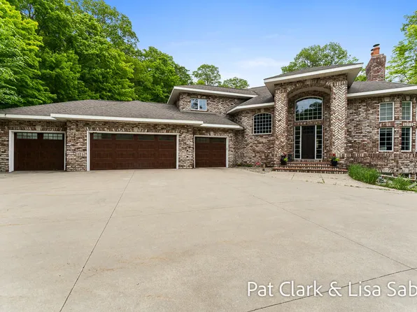 17337 Mountain Plat Dr, Grand Haven, MI 49417