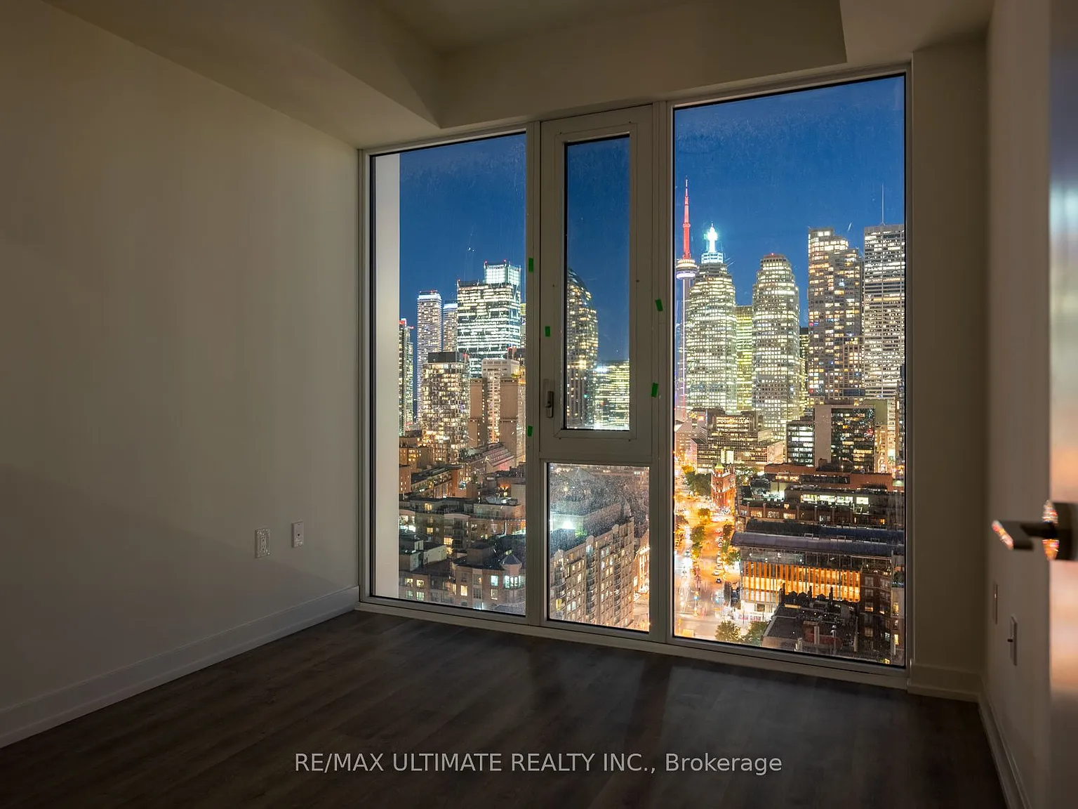 St. Lawrence Condos — Photo 4