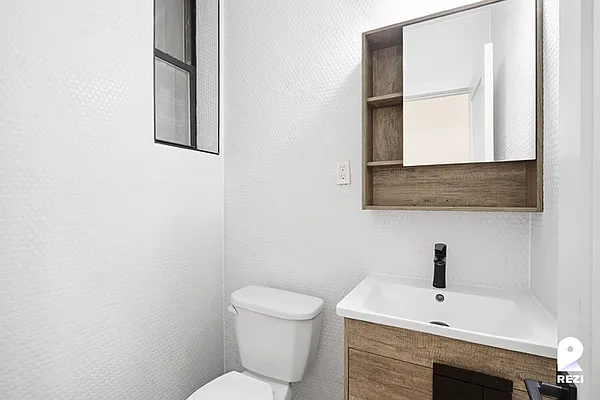 Rented by REZI | media 16