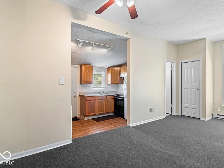 409 W Wiley St — Photo 7