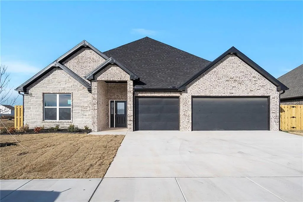 1910 Peacock Rd - 1 — Photo 1
