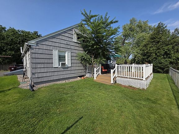 5th image of 525 Chapin St
