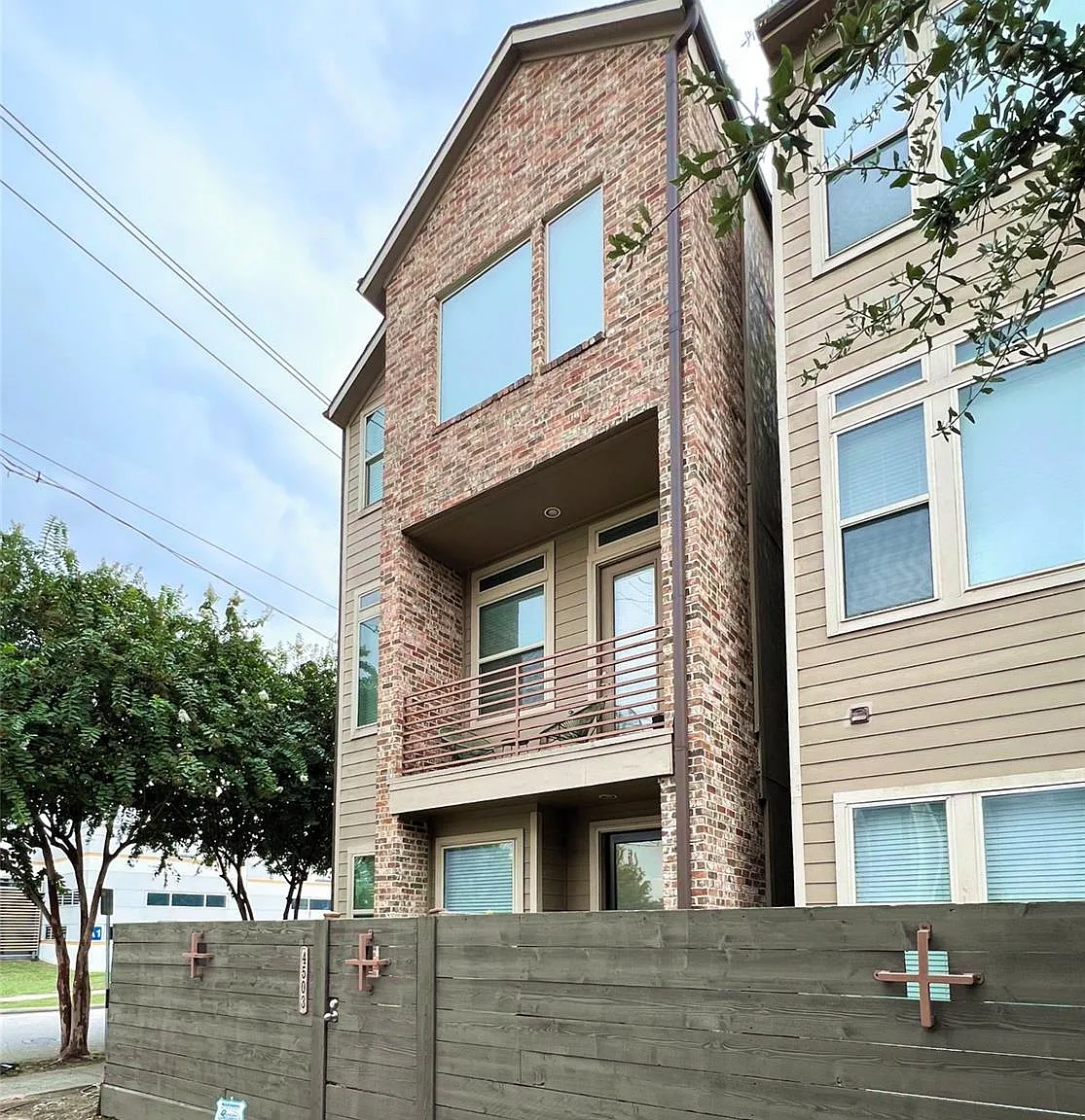 3 bed, 3.5 bath, 1920 sqft, $2,800 — Photo 2