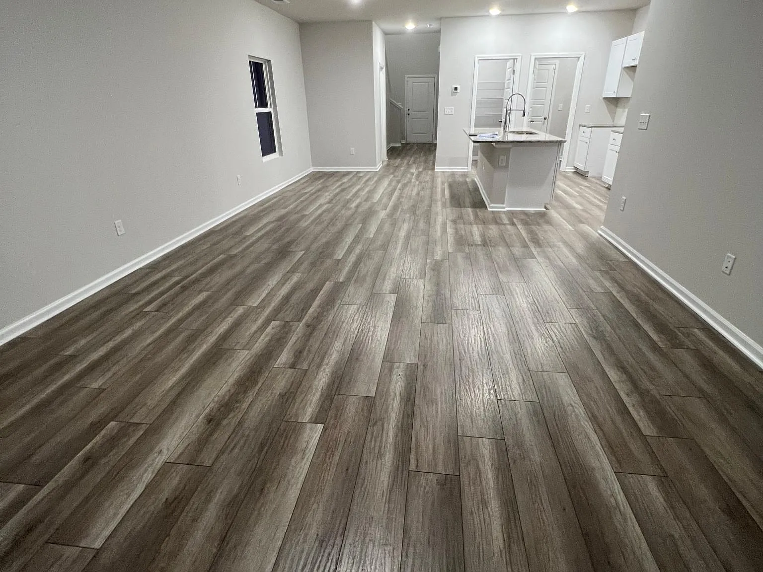 5 bed, 2343 sqft, $2,450 — Photo 4