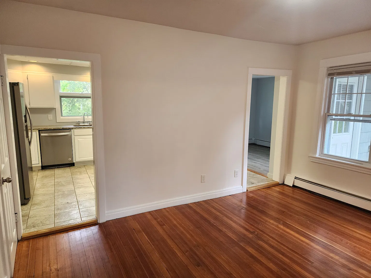 3 bed, 1676 sqft, $2,200 — Photo 2