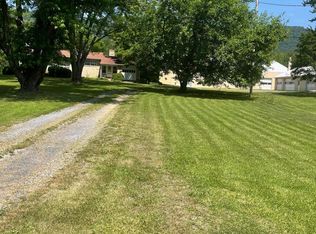 8091 Apple Harvest Dr, Gerrardstown, WV 25420
