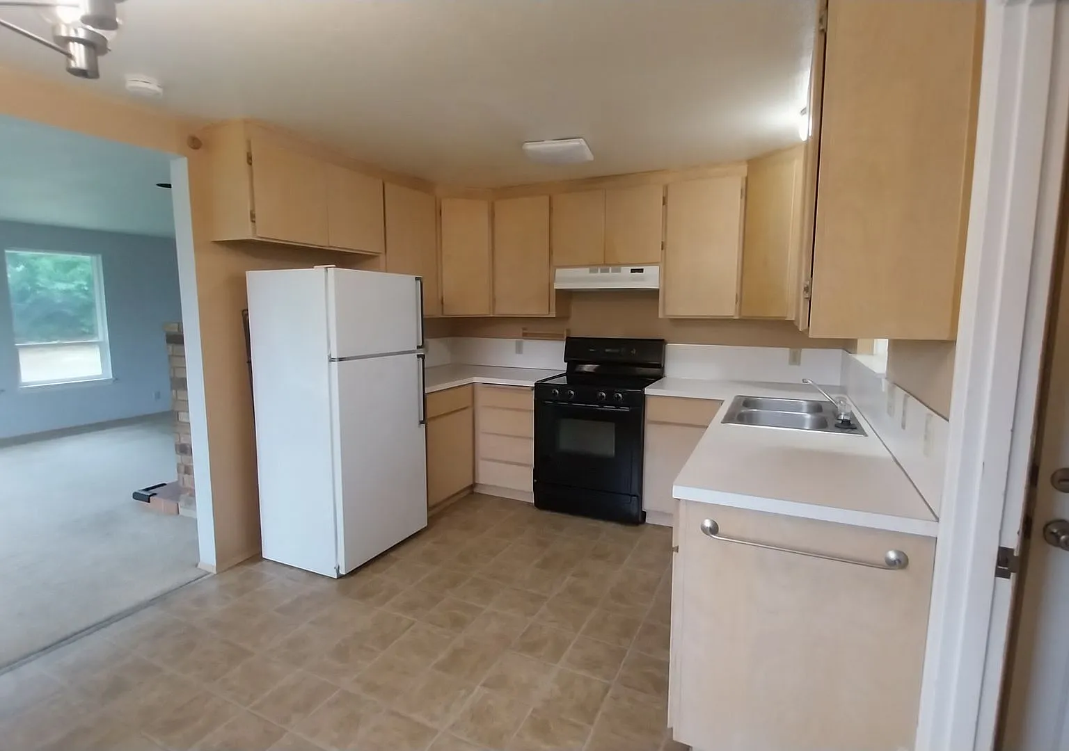 Charming 3BR/2BA Home Minutes to Sea-Tac Airport — Photo 4