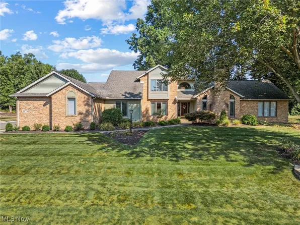 2677 Radford St NW, North Canton, OH 44720