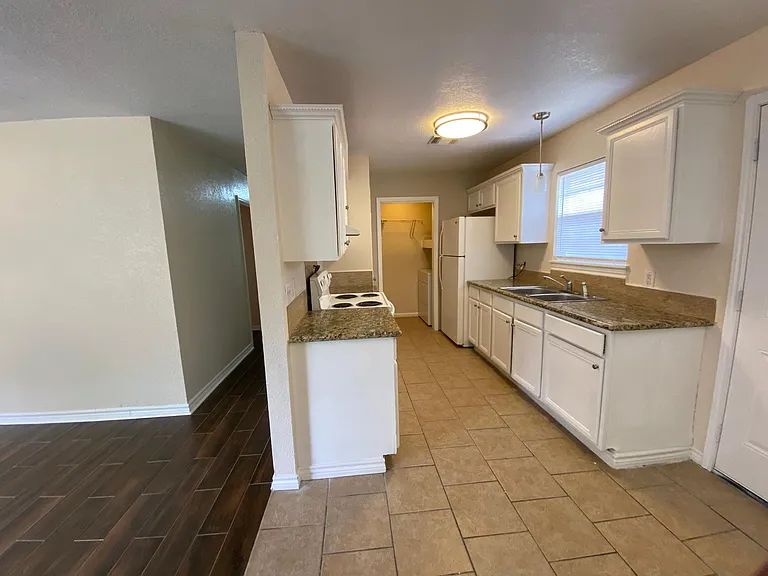 10727 Green Lake Dr — Photo 5