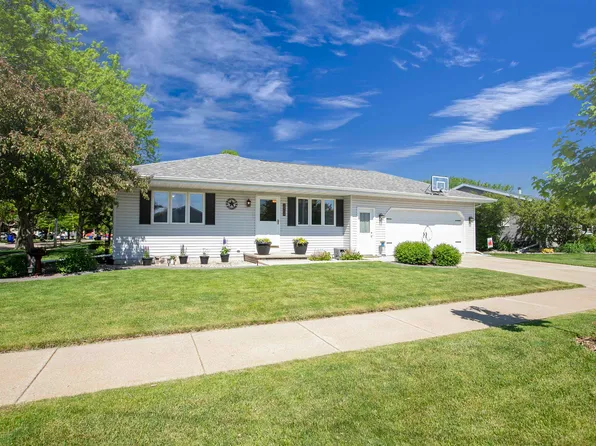 2909 S Summerset Dr, Appleton, WI 54915