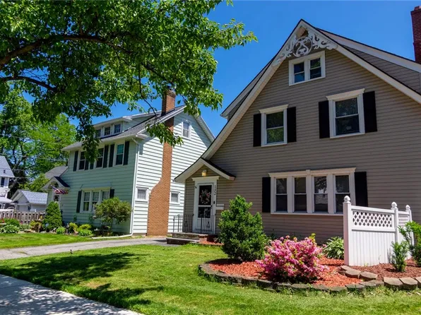 132 Falleson Rd, Rochester, NY 14612