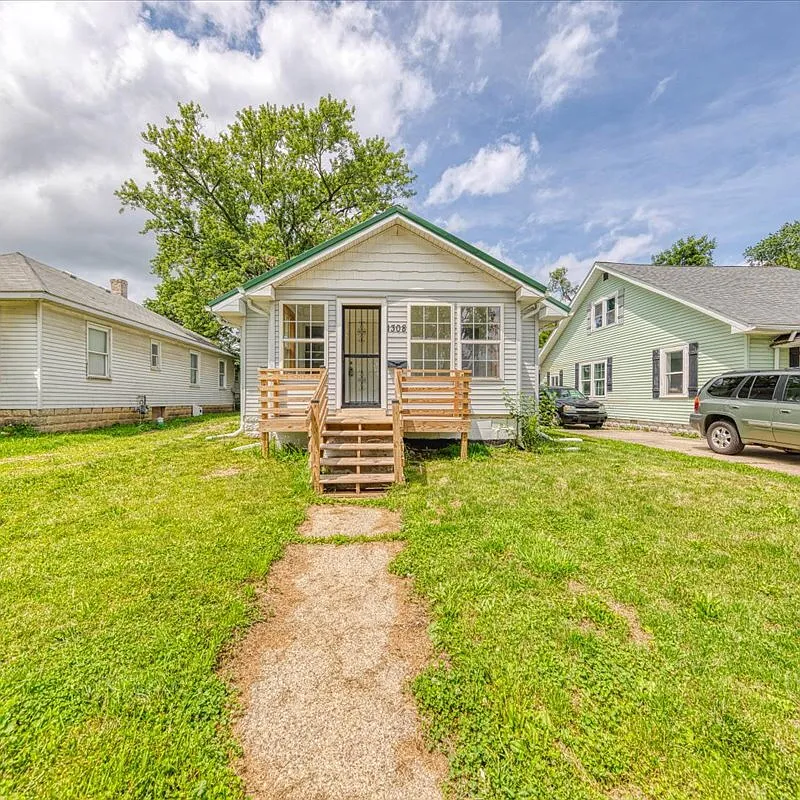 1308 E Taylor St — Photo 2