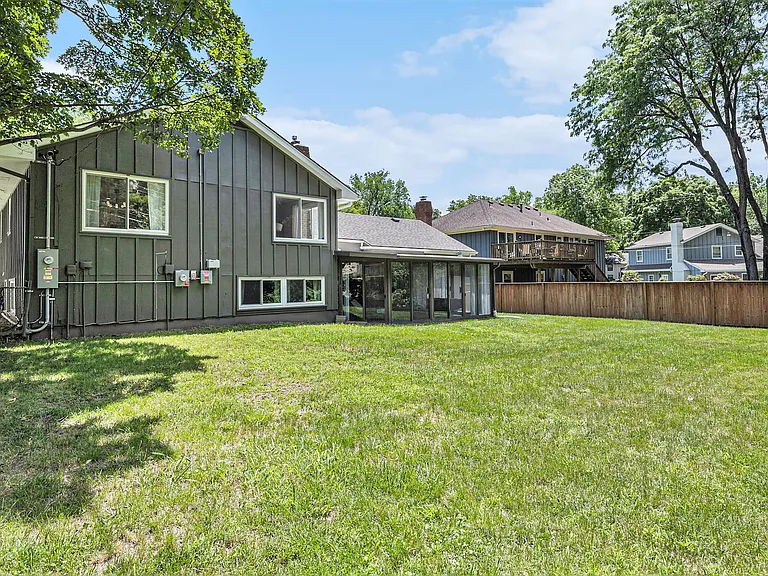 6704 Lakeshore Dr — Photo 7