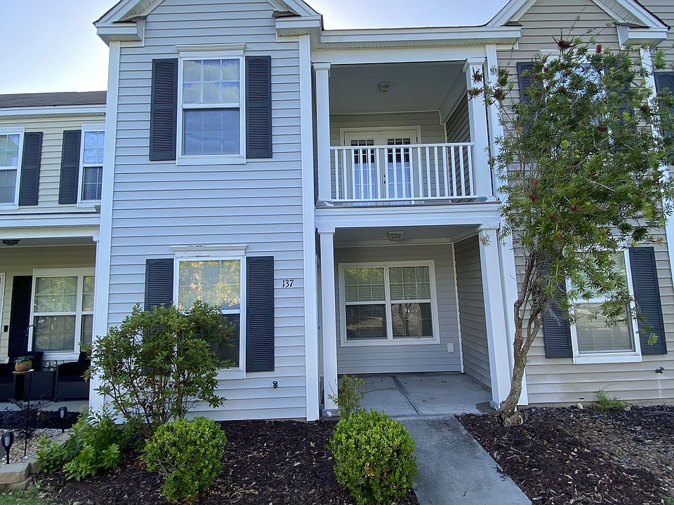 1st image of 137 Fairgreen St