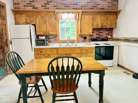 3rd image of 2637 W Cooper Ave W