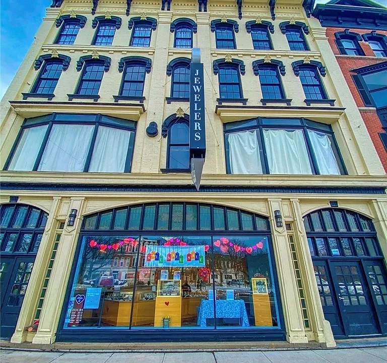 10 Genesee St